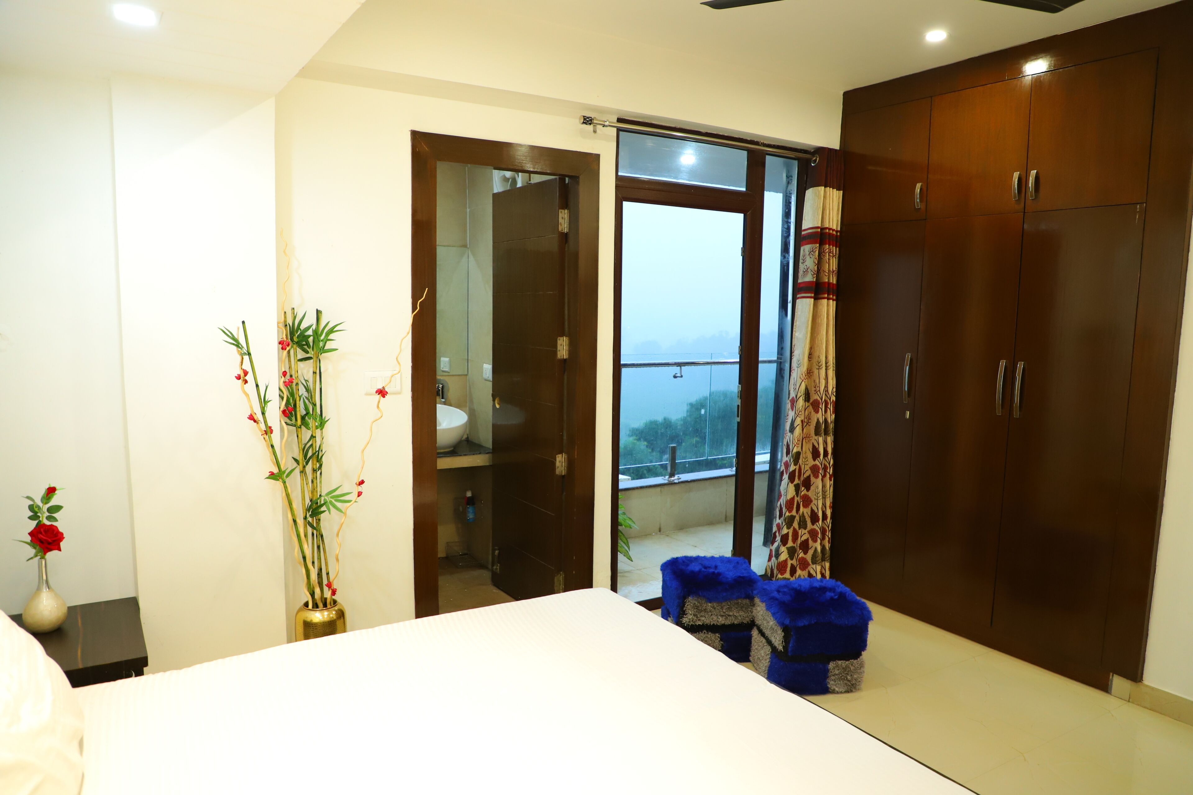 Apartment, 3 Bedrooms, Accessible, Smoking | 4 bedrooms, iron/ironing board, bed sheets