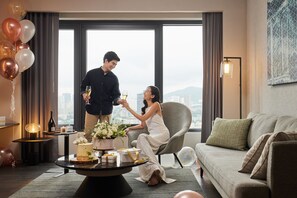 In-room safe, desk, laptop workspace, iron/ironing board - Courtyard by Marriott Penang (George Town)