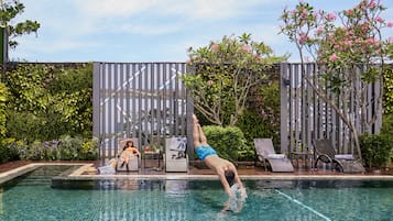 Outdoor pool, pool umbrellas, sun loungers