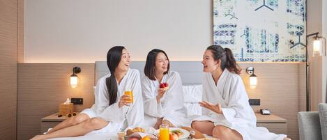 客室内のダイニングエリア