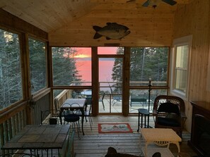 Dining - Oceanfront cottage with new Oceanfront Master BR in 2023, complete remodel 2021 (Wilsons Beach)