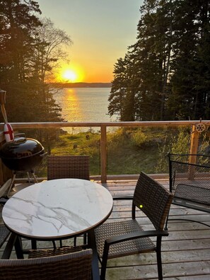 Outdoor dining - Oceanfront cottage with new Oceanfront Master BR in 2023, complete remodel 2021 (Wilsons Beach)