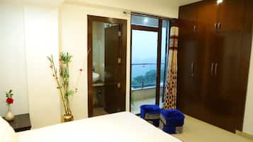 Condo, 3 Bedrooms, Accessible, Smoking | 4 bilik tidur