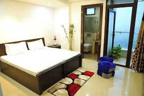 Condo, 3 Bedrooms, Accessible, Smoking