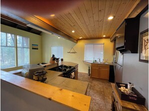 冰箱、微波炉、烤箱、炉灶