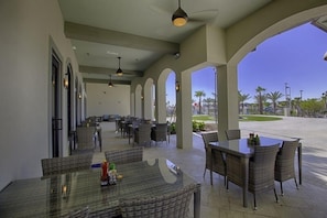 House, Multiple Bedrooms | Outdoor dining - H2u - Evangeline - Cg1427 8 Bedroom Home by Redawning (Davenport)