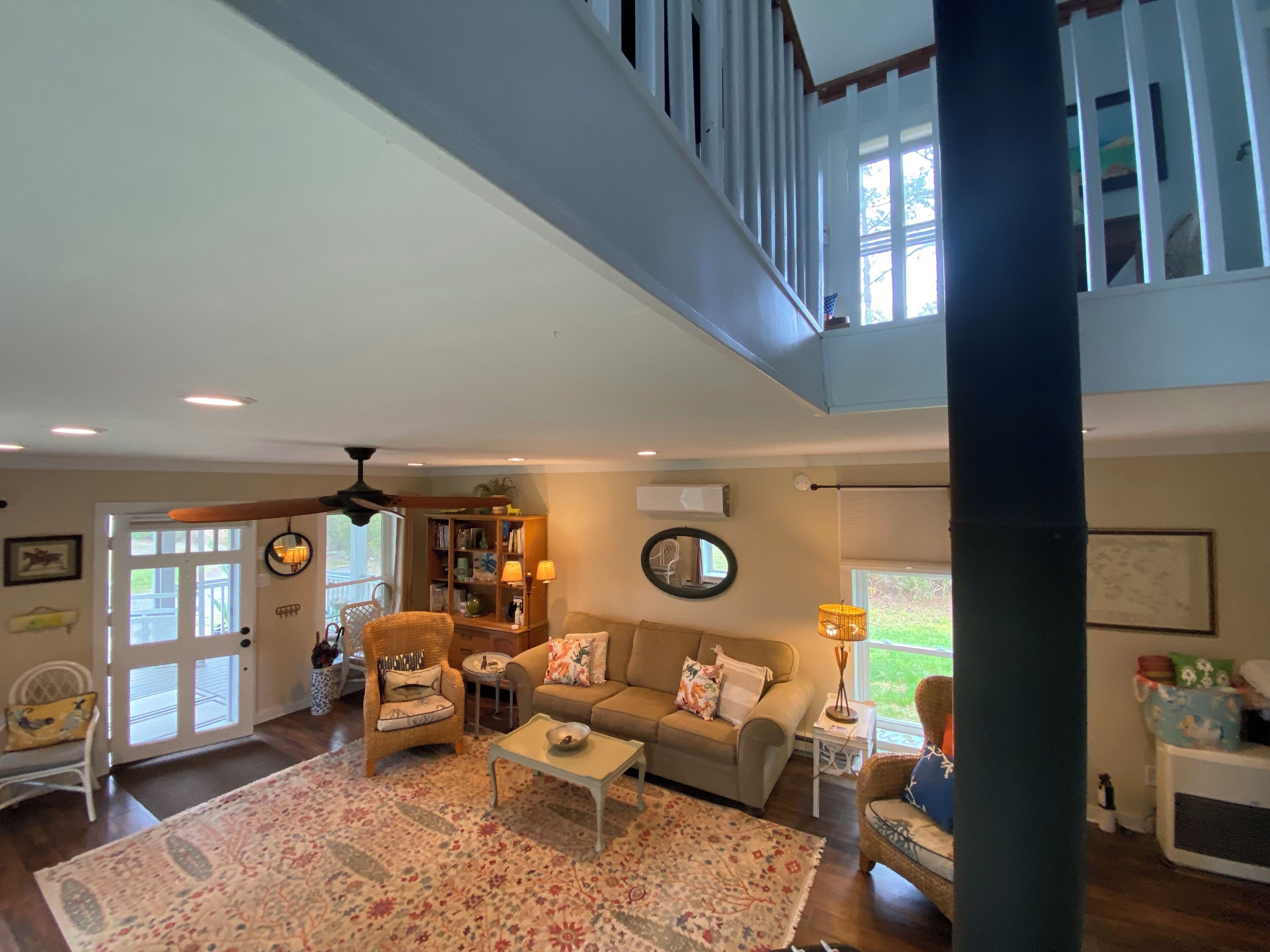 Charming cottage across the picturesque shores of Little Bay