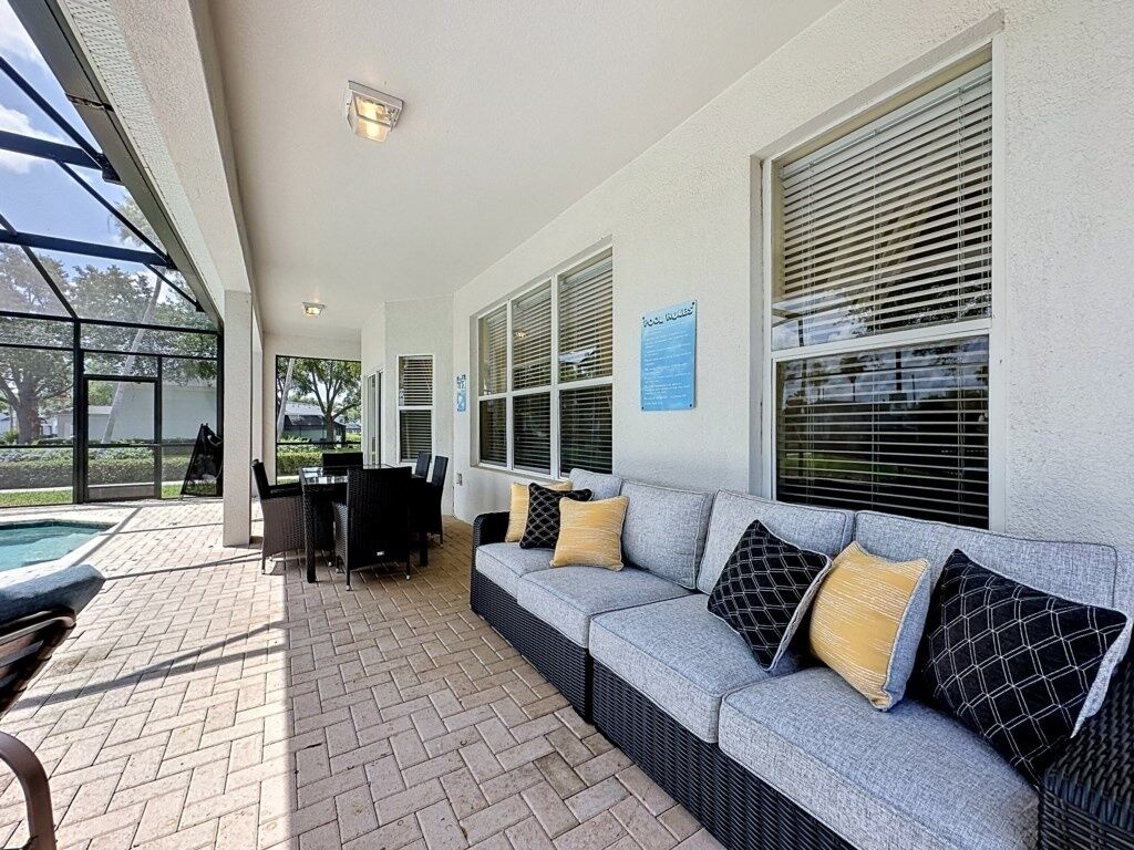 Villa, 6 Bedrooms | Outdoor dining