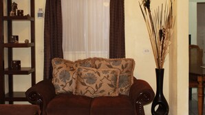 Casa, 3 habitaciones, fumadores, bañera de hidromasaje | Zona de estar
