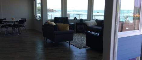 Smart TV, reproductor de DVD y libros