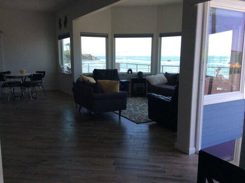 Seaside Vacation Rental Fantastic Ocean and Battery Point light House veiws