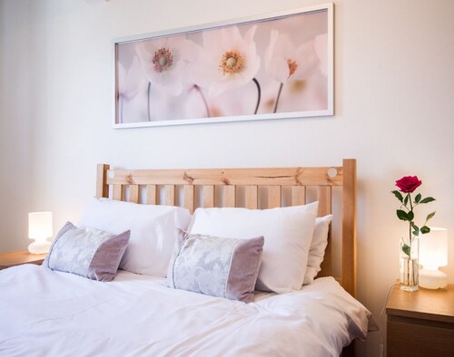 Spacious, bright, central apartment for up to 4