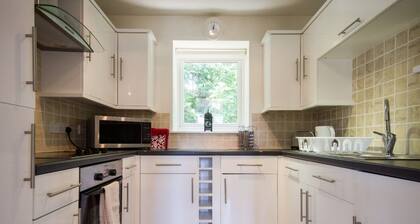 Spacious, bright, central apartment for up to 4