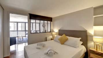 1 habitación, tabla de planchar con plancha, wifi gratis y ropa de cama