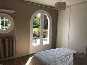 7 bedrooms, iron/ironing board, WiFi
