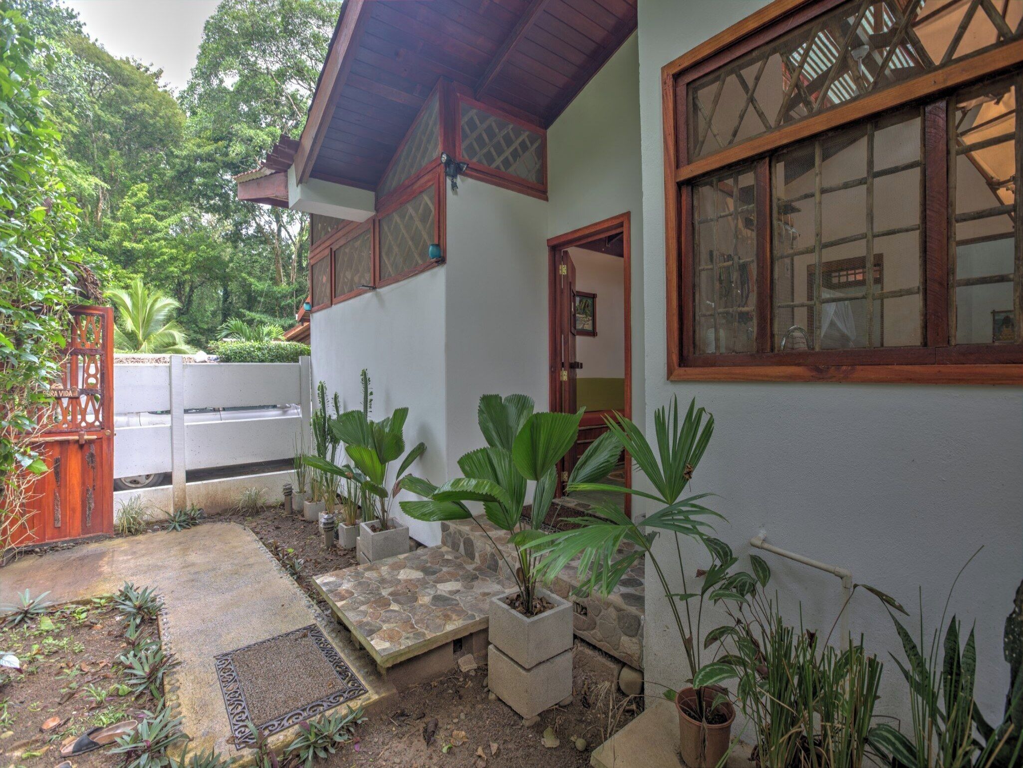 Biệt thự, 2 phòng ngủ, sân hiên, quang cảnh vườn | Lối vào nơi lưu trú