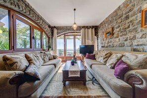 TV - Villa Sunset Hill With Panorama Sea View (Pržno)