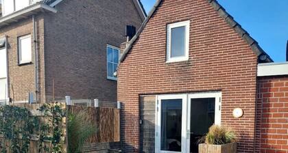 all season sunny beach cottage free parking
