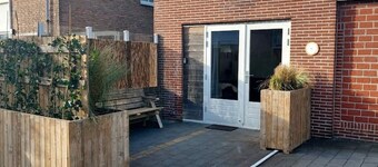 all season sunny beach cottage free parking