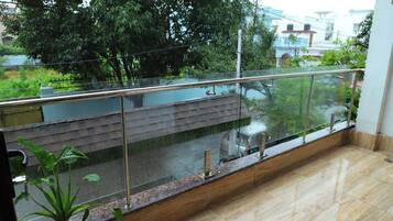 Apartment, 3 Bedrooms, Balcony, Mountain View | Balcony