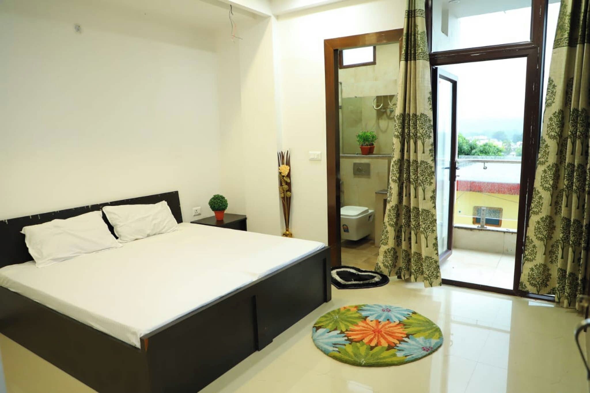 Apartment, 3 Bedrooms, Balcony, Mountain View | 4 bedrooms, iron/ironing board, bed sheets