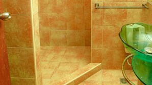 A bathroom with a shower, glass sink, and a mirror. - 1 Bedroom 716 High Floor Seaview (Pattaya)
