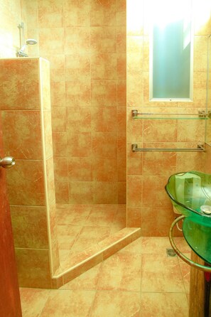 Condo, 1 Bedroom, Smoking | Bathroom