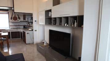 House, 2 Bedrooms, Terrace, Garden View | Living area | Books
