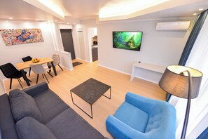 Living room - Twin III - One Bedroom - 4 Guests - Cismigiu Gardens (Bucharest)