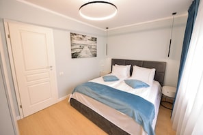 Appartement, 1 chambre, balcon, vue ville | 2 chambres, fer et planche à repasser