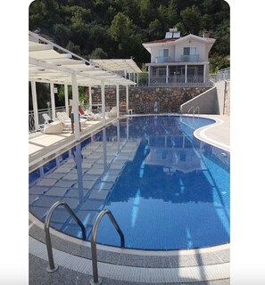 Kolam renang outdoor