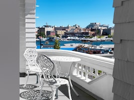 Deluxe Room | Terrace/patio