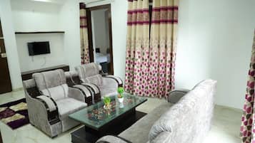 House, 3 Bedrooms, Smoking, Balcony | Interior
