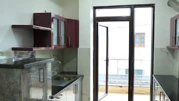 House, 3 Bedrooms, Smoking, Balcony | Private kitchen