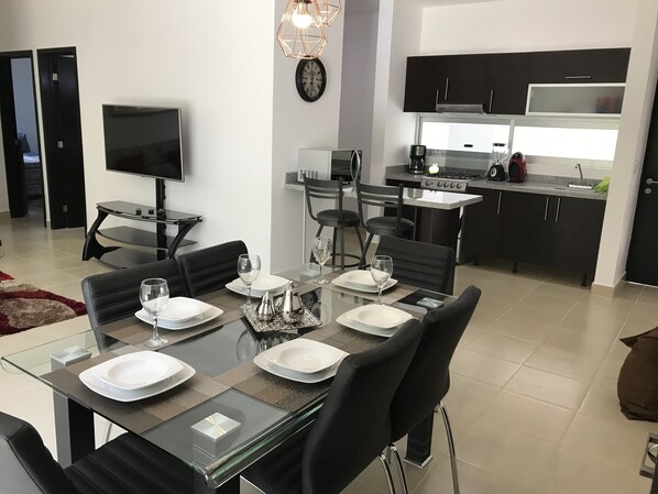 Apartment, 2 Bedrooms, Smoking, Balcony | Dining