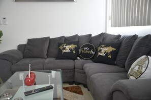 Apartment, 2 Bedrooms, Smoking, Balcony | Living room