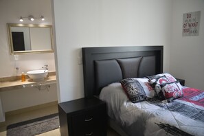 Apartemen, 2 kamar tidur, Boleh Merokok, balkon | 3 kamar tidur