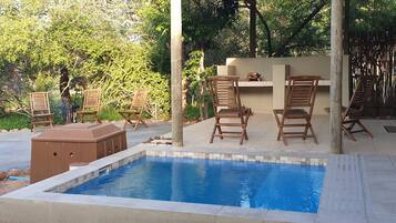 Kolam renang outdoor