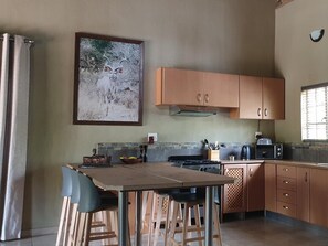 Luxury House, 3 Bedrooms | Private kitchen