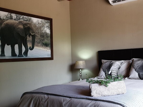 Hypo-allergenic bedding, memory-foam beds, individually decorated - Kudus Crest Bush Retreat (Nkomazi)