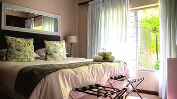 Quarto família, 2 quartos | Frigobar, individualmente decorados, individualmente mobiliados