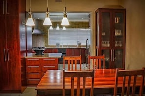 Bữa sáng đầy đủ hàng ngày (120 ZAR/mỗi người)