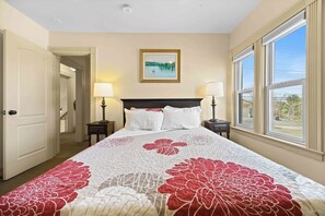 4 bedrooms, iron/ironing board, Internet, bed sheets