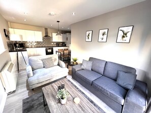 Căn hộ cơ bản, có phòng tắm riêng (Flat 10) | Lounge