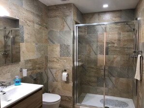 Apartment, 2 Bedrooms, Smoking, Balcony | Bathroom