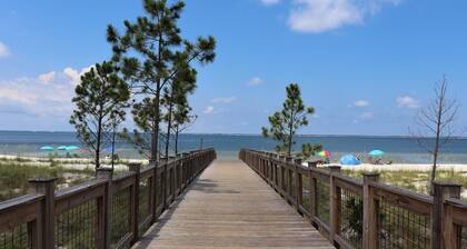 "PLAYING IT KOI" IS A 3BD/2BA MODERN HOME W/2 COMMUNITY POOLS, TRAILS, RESTAURANTS & SHOPS!