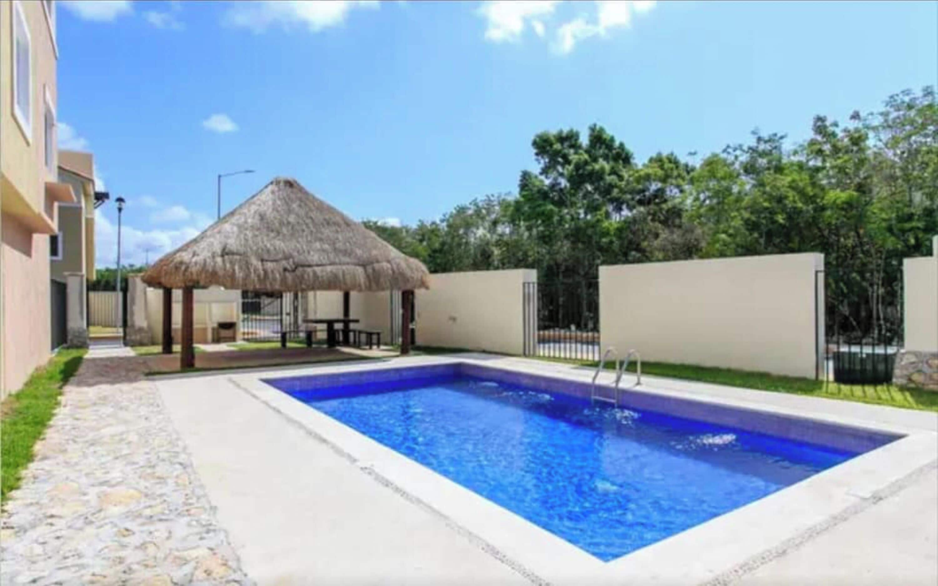 Departamento, 2 habitaciones, para fumadores, balcón | Alberca | Alberca al aire libre 