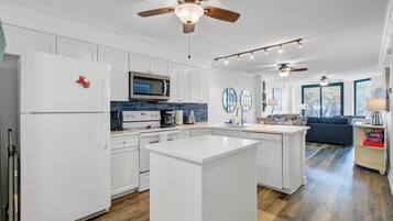 KylskÄp, mikrovÄgsugn, ugn och spishÀll