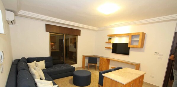 Living area - The Royal Luxury Superior King (Amman)