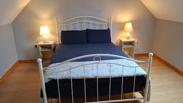 3 bedrooms, iron/ironing board, free WiFi, bed sheets